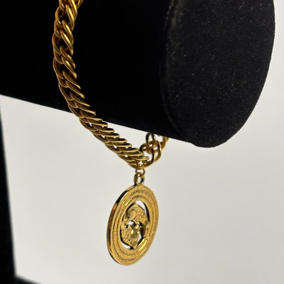 Charm Bracelet Pisces Zodiac Gold Tone Chunky Chain Intricate Fish Medallion Y2K - Picture 4 of 9